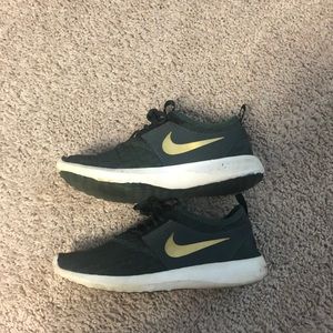 Nike Shoes - Nike Free Tennis Shoes Nike Shoes - Nike Free Tennis Shoes